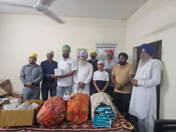 पंजाब में बाढ़ पीड़ितों को भेजी दवाइयां और कपड़ा