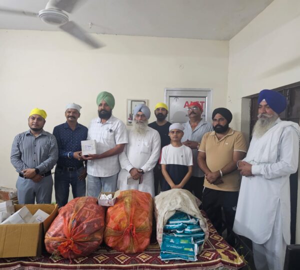 पंजाब में बाढ़ पीड़ितों को भेजी दवाइयां और कपड़ा
