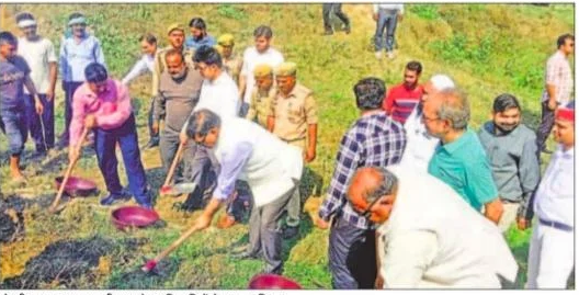 गोमती उद्गम स्थान पर चलाए जा रहा स्वच्छता अभियान नेकी की दीवार