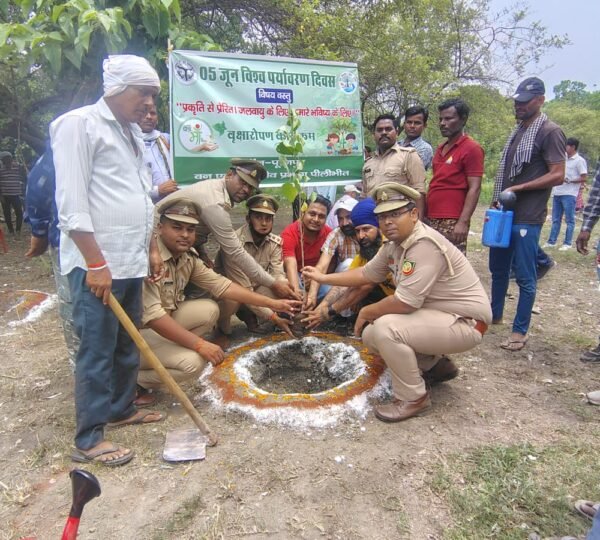 🌱 विश्व पर्यावरण दिवस पर माँ गोमती तट एवं बाबा इकोथरनाथ परिसर में वृक्षारोपण कार्यक्रम संपन्न 🌱